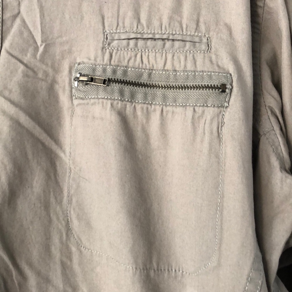 Button down - Picture 2 of 3